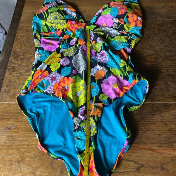 TRINA TURK ONE PIECE. Final price,no mark downs on this one. - Picture 3 of 5
